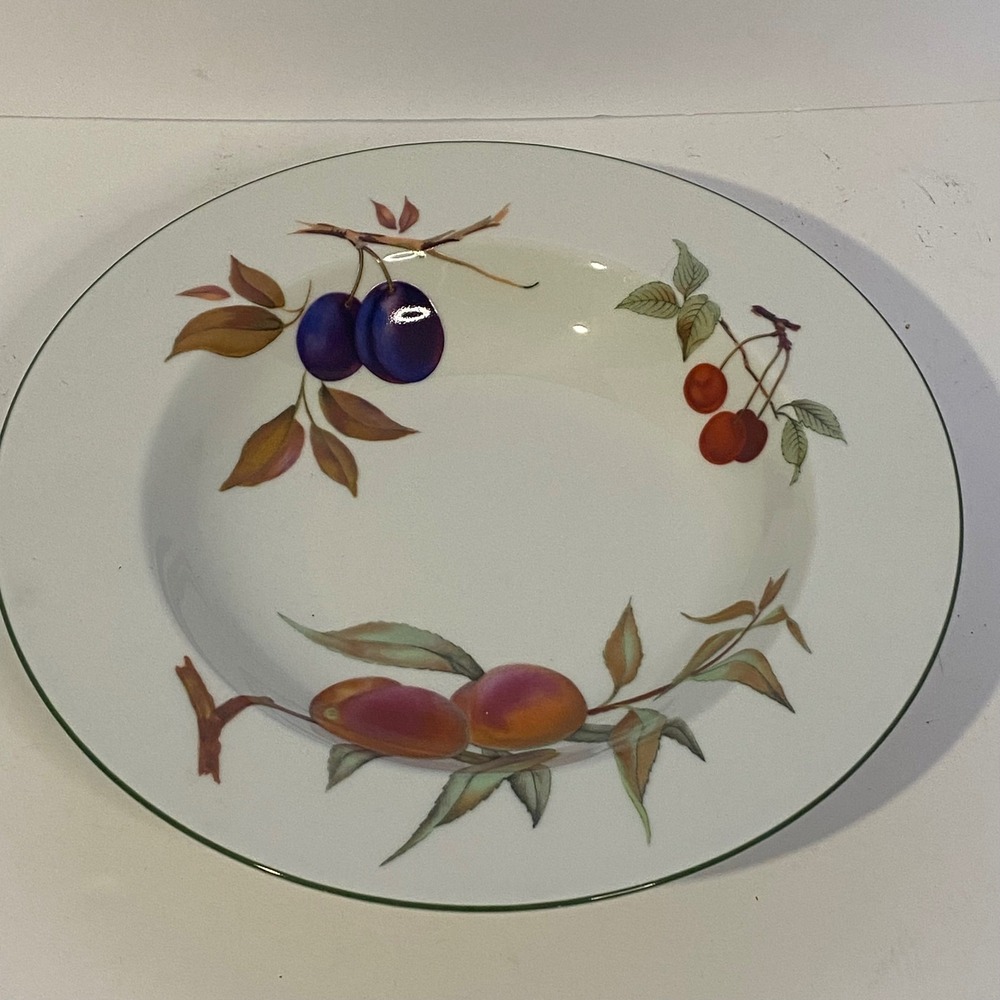 Royal Worcester Soup Serving Bowl White Excellent Fruit Fine Porcelain England